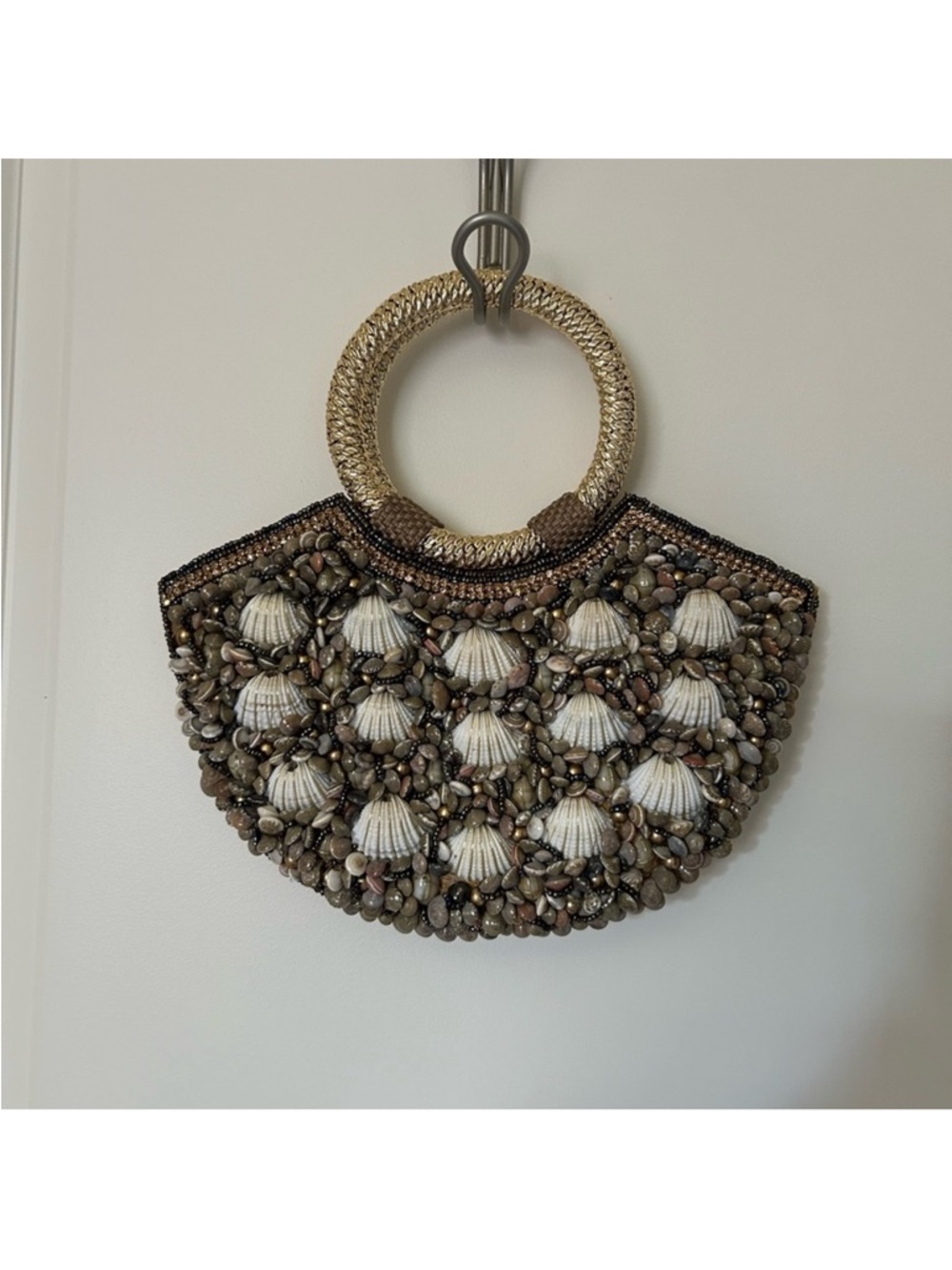 Shell Embellished Handbag - Picture 5 of 7